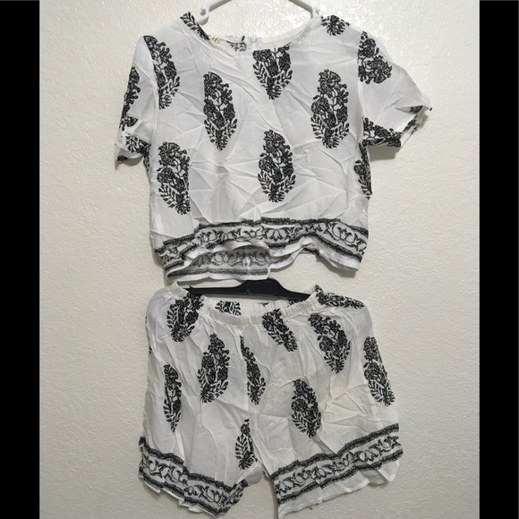 Black-White Jumpsuit - Picture 3 of 3